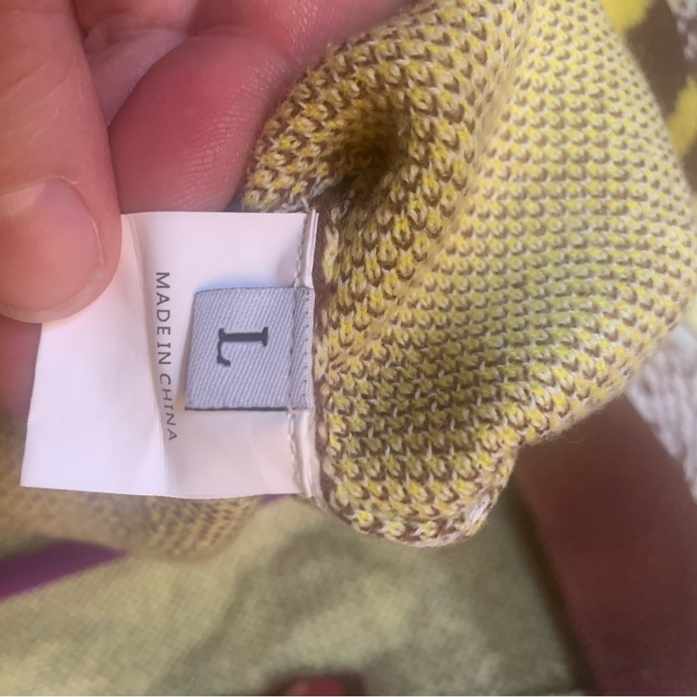 Sleepy Peach Bee Cardigan - Picture 5 of 6